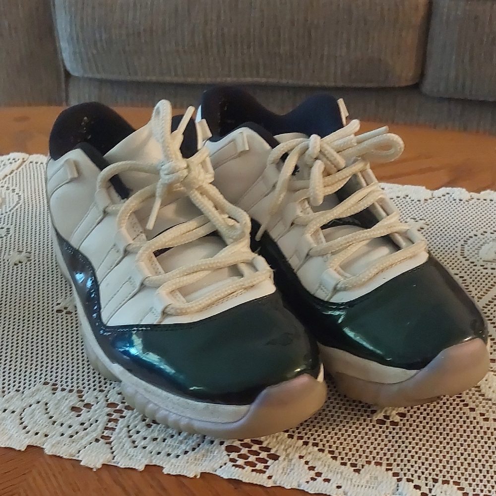 Air Jordan 11 Retro Low Emerald Mens Sz 10.5 Sbeakers 2017 528895-145